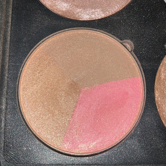 Ofra on the glow highlighter/bronzer palette - Picture 5 of 12